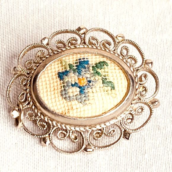 Tiny Floral Embroidery Cameo Brooch Scatter Pin Gold Tone Ornate OpenWork Frame - Picture 3 of 6